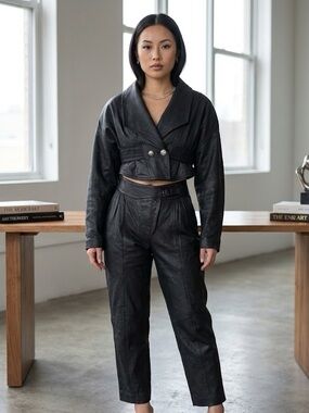 VTG Sarah Taylor Black Leather Pantsuit - Cropped Jacket & High-Waist Trousers